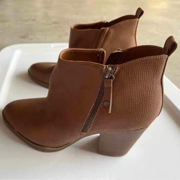 Cognac wedge heel zip ankle boots - Universal Thread - Picture 4 of 4